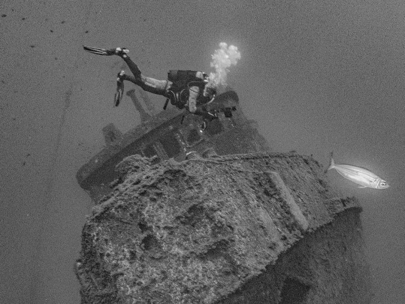 Scuba Diving observando barco